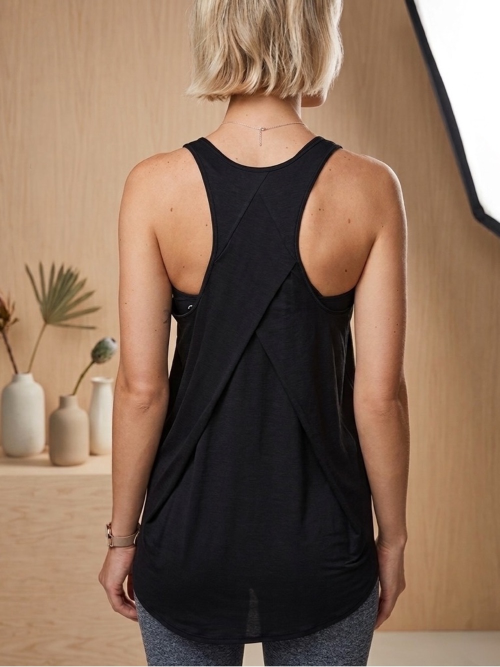 Lululemon Black Essential Women's Sleeveless Pleated Jersey Tank Top Size 14
